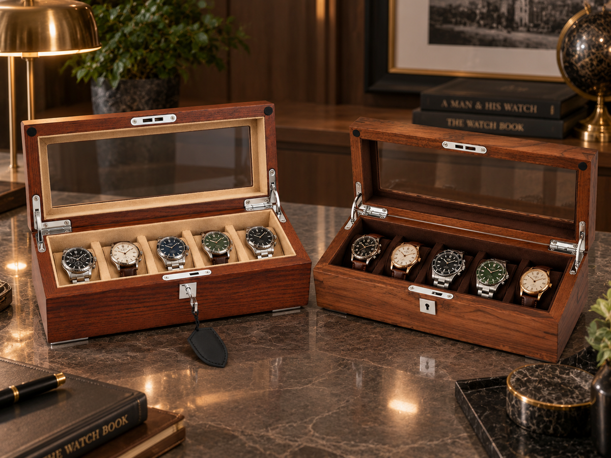 Coffret vitrine en bois massif Signature pour 5 montres intérieur beige et marron dans un décor élégant 